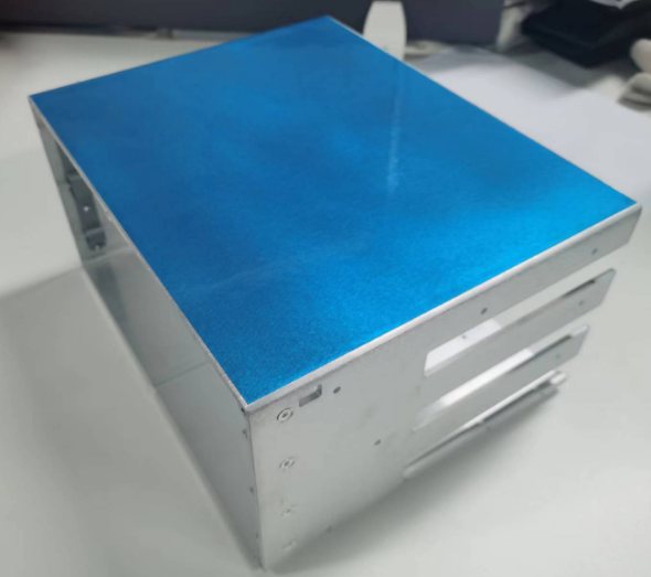 液冷板与液冷散热模组